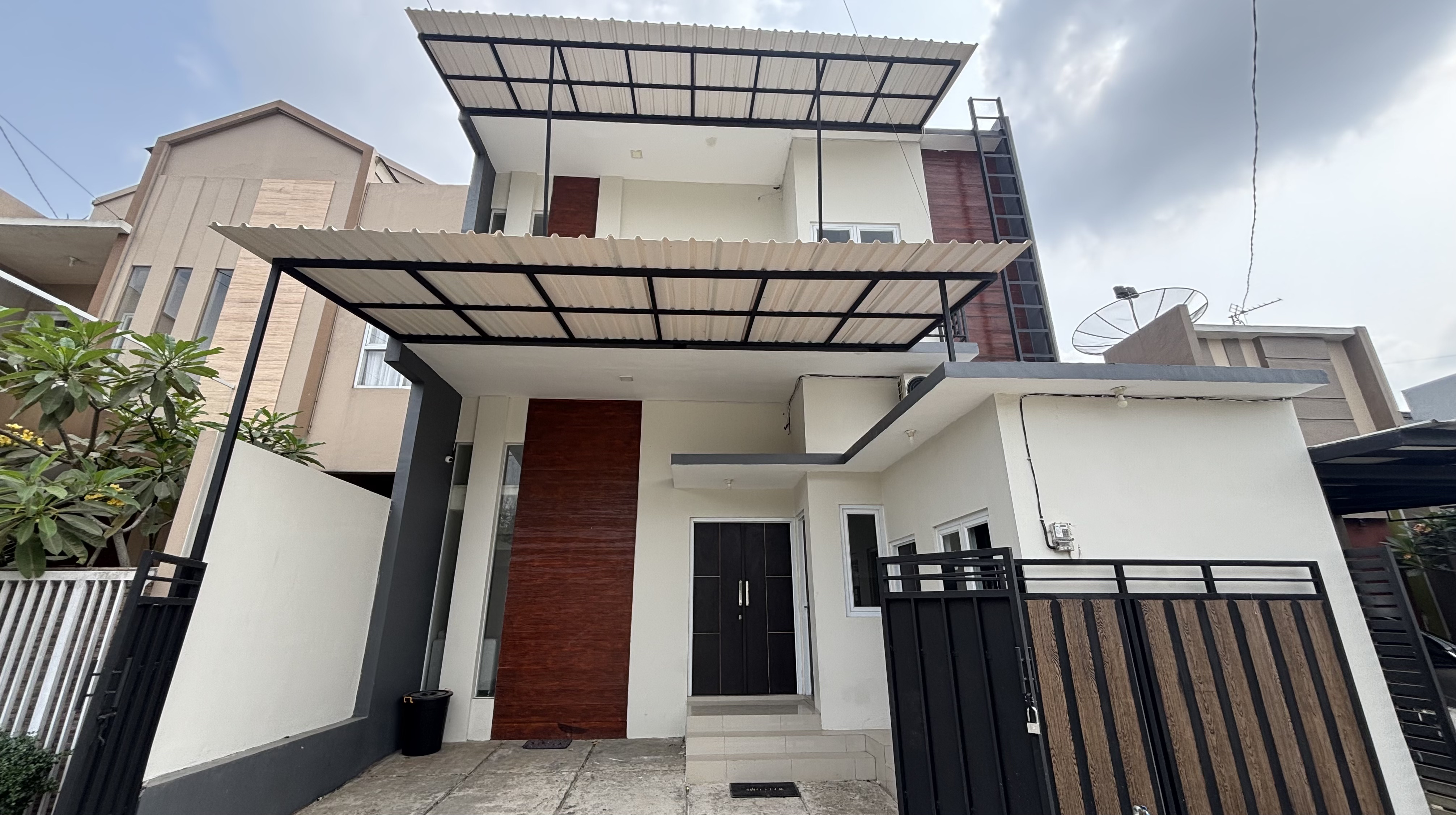 Narra Kost